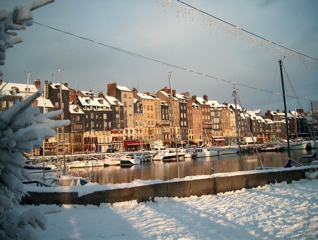 Escapade Au Coeur De Honfleur Avec Parking Prive Et Vue Panoramique Διαμέρισμα Δωμάτιο φωτογραφία