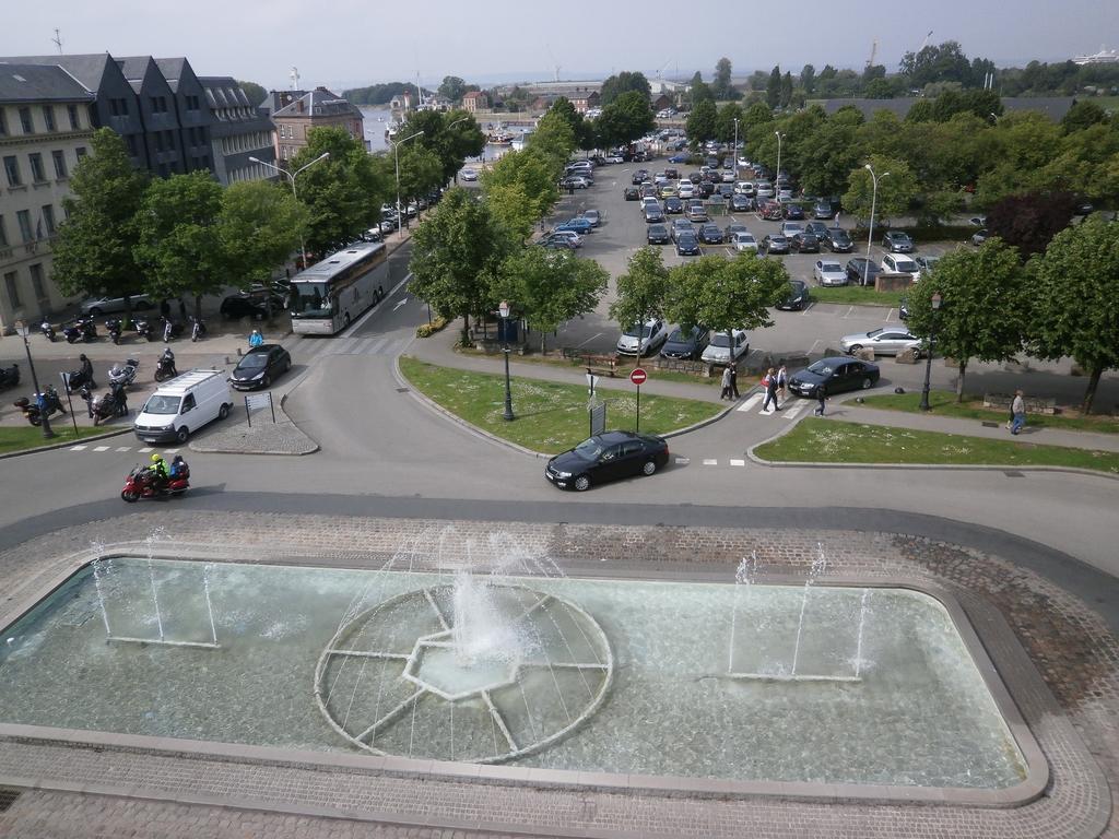 Escapade Au Coeur De Honfleur Avec Parking Prive Et Vue Panoramique Διαμέρισμα Δωμάτιο φωτογραφία